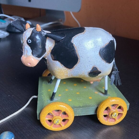 Vintage METAL COLLECTABLE  COW ON wheels by innovation "MES AMIS" COW PULL TOY - Picture 12 of 15